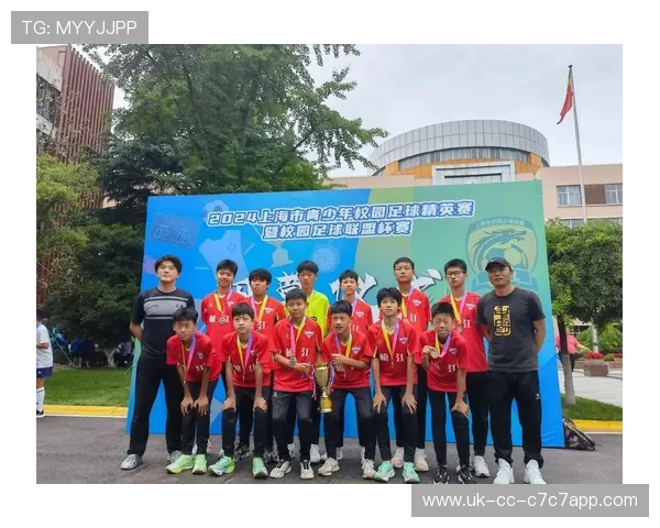 足球场上的魅力之星 谁是最帅球员的第三名？