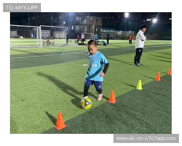 足球球星如何在抖音分享生活和训练日常揭秘全新社交方式